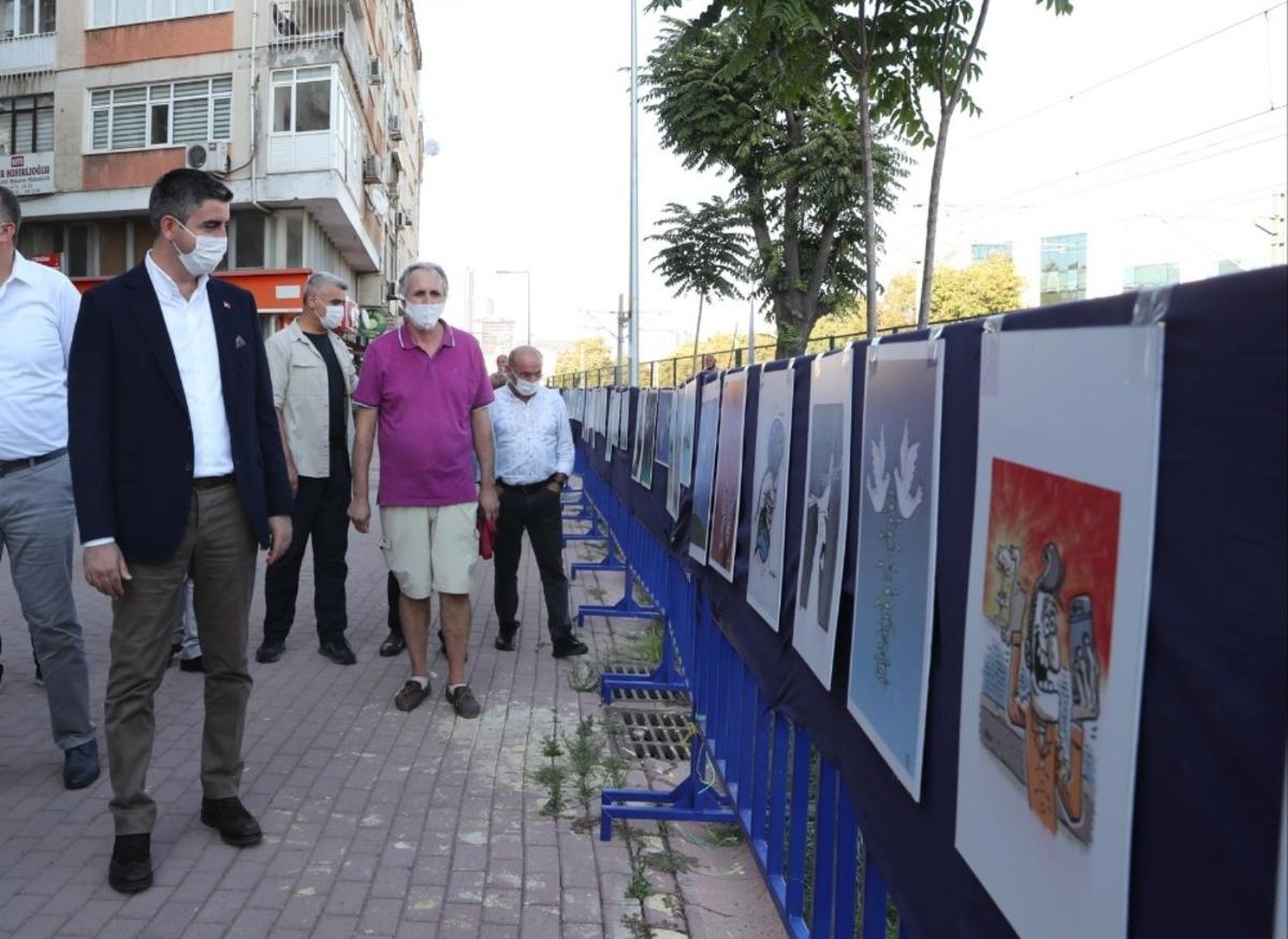 1 Eyl&uuml;l D&uuml;nya Barış G&uuml;n&uuml;, Kartal&rsquo;da karikat&uuml;r sergisi ile kutlandı