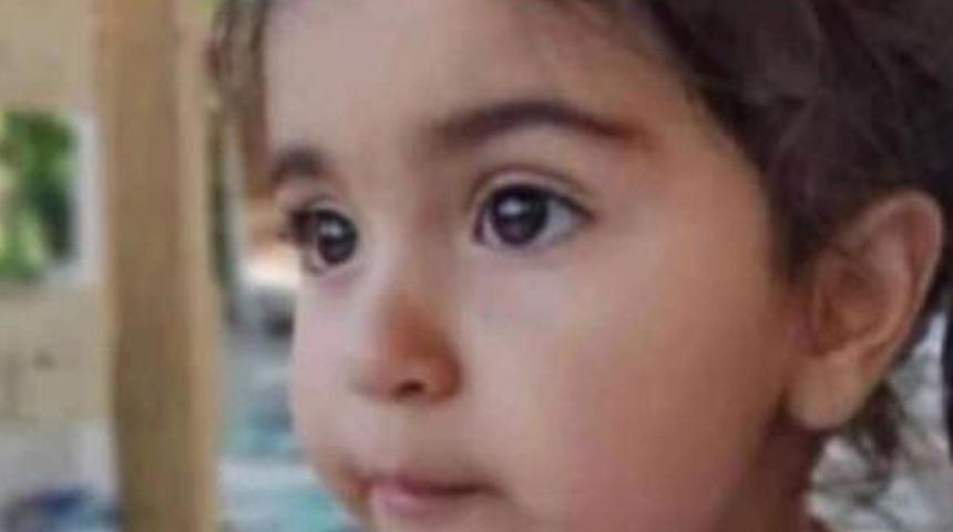 2,5 yaşındaki Merve Bayrak'ın midesinde çamur bulundu