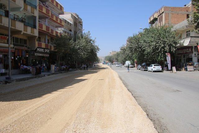 Şanlıurfa’da yol genişletme ve asfaltlama çalışması