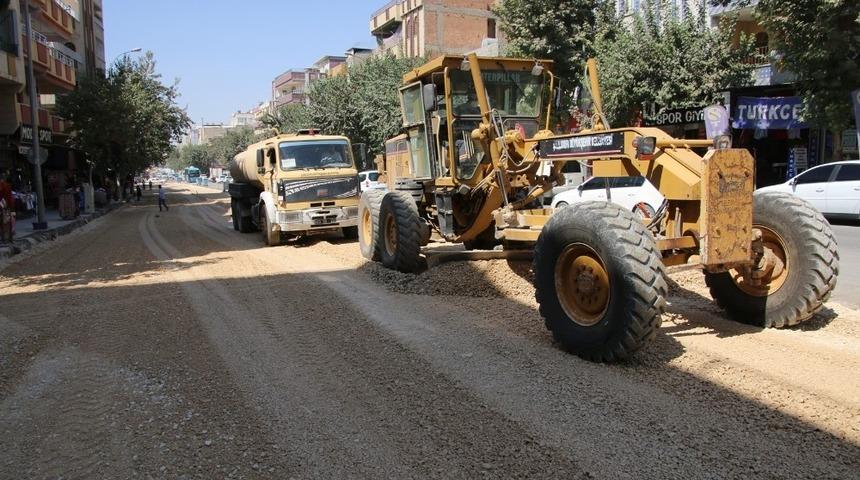Şanlıurfa’da yol genişletme ve asfaltlama çalışması