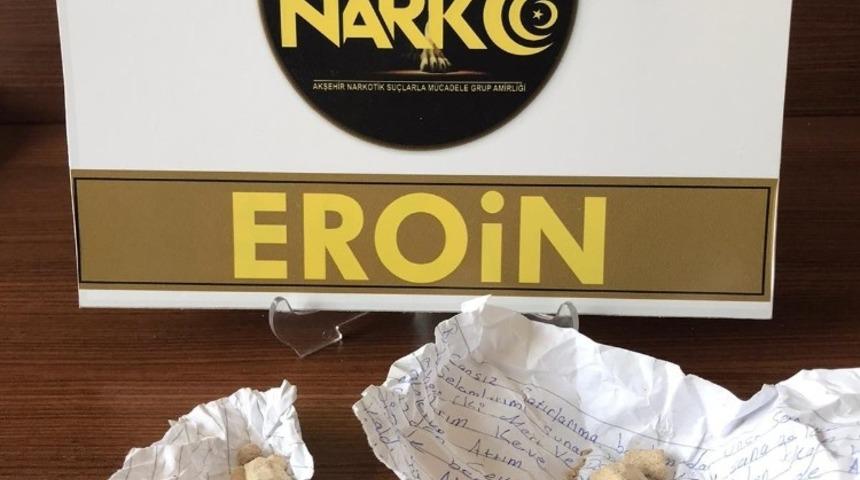 Aranan şahıslarda uyuşturucu yakalandı