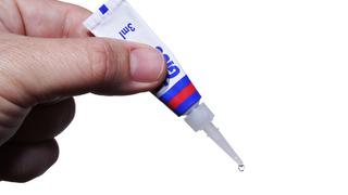 Ele yapışan Japon yapıştırıcısını saniyeler i&ccedil;inde &ccedil;ıkaran y&ouml;ntem