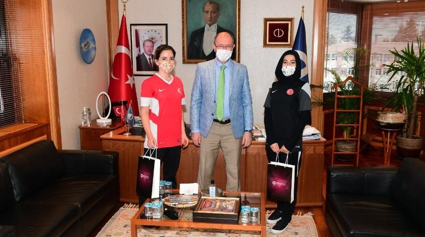 Rekt&ouml;r Erdal, Tekvando Milli Takımı antren&ouml;rlerini ağırladı