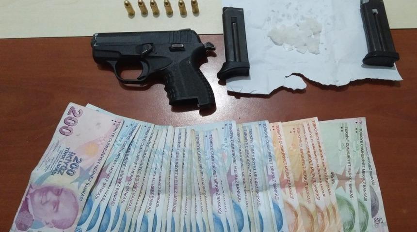 Bing&ouml;l&rsquo;de bir ş&uuml;pheli uyuşturucu ve ruhsatsız silahla yakalandı