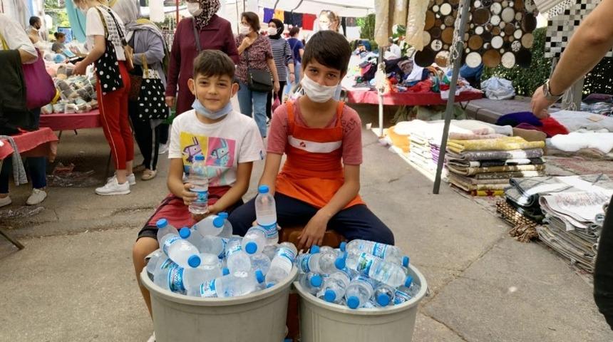 İki kafadar arkadaş har&ccedil;lıklarını b&ouml;yle &ccedil;ıkarıyor