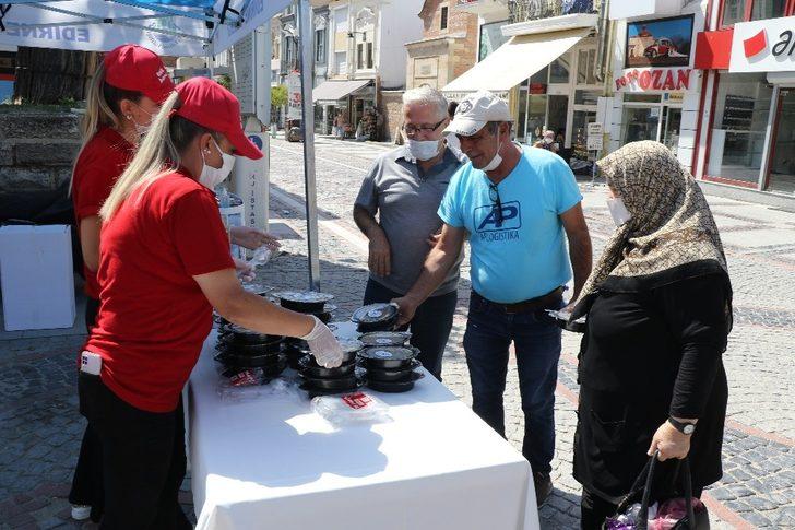 Edirne Valiliğinden vatandaşlara aşure ikramı G3