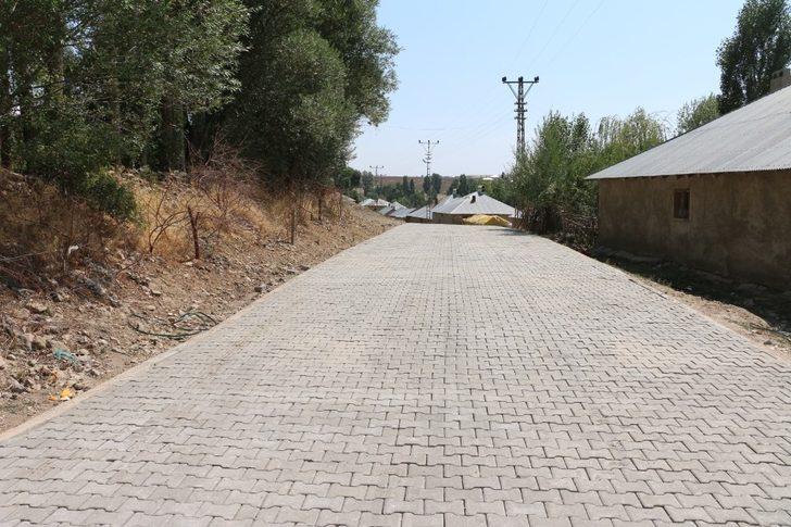 Erciş Belediyesi, 3 mahallede daha kilitli parke taşı çalışması başlattı G2