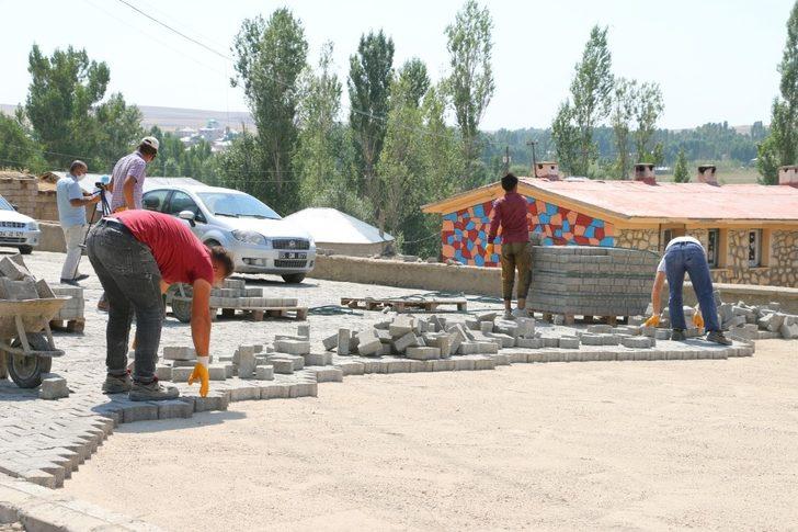 Erciş Belediyesi, 3 mahallede daha kilitli parke taşı çalışması başlattı G4