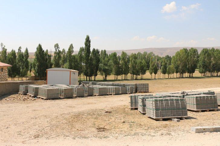 Erciş Belediyesi, 3 mahallede daha kilitli parke taşı çalışması başlattı G5