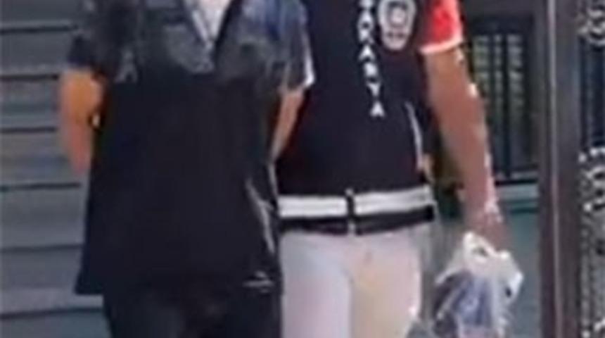 Kız arkadaşını gezdirmek i&ccedil;in daha &ouml;nce &ccedil;alıştığı oto yıkamacıdan ara&ccedil; &ccedil;aldı