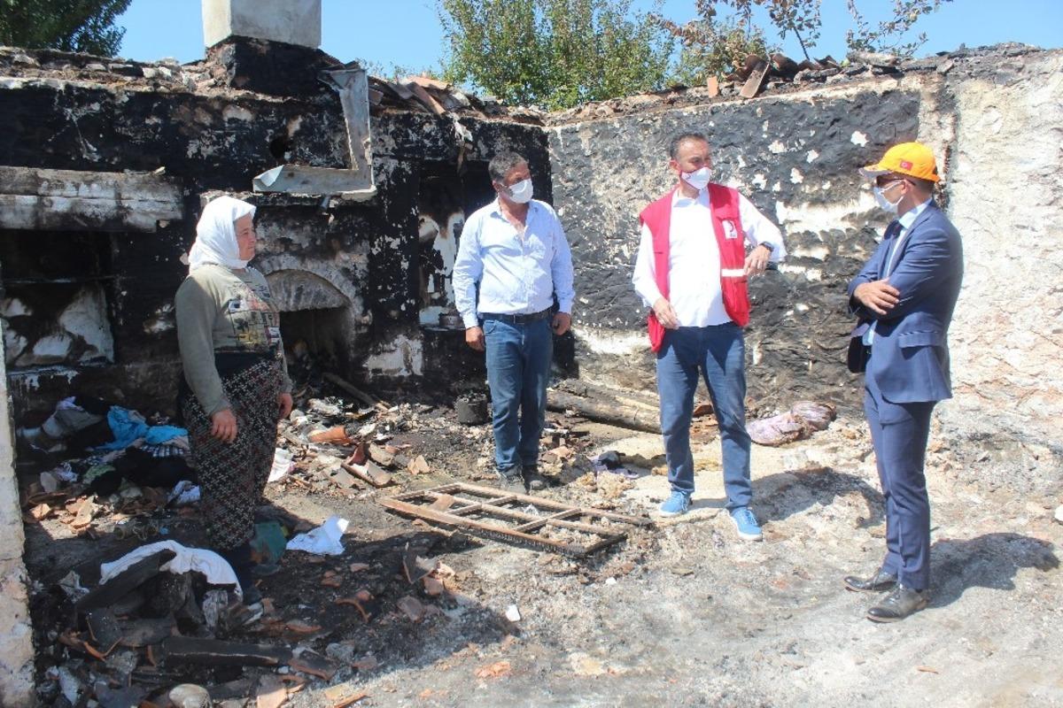 &Uuml;&ccedil; g&uuml;nd&uuml;r r&ouml;morkta yaşayan ailenin yardımına Kızılay yetişti