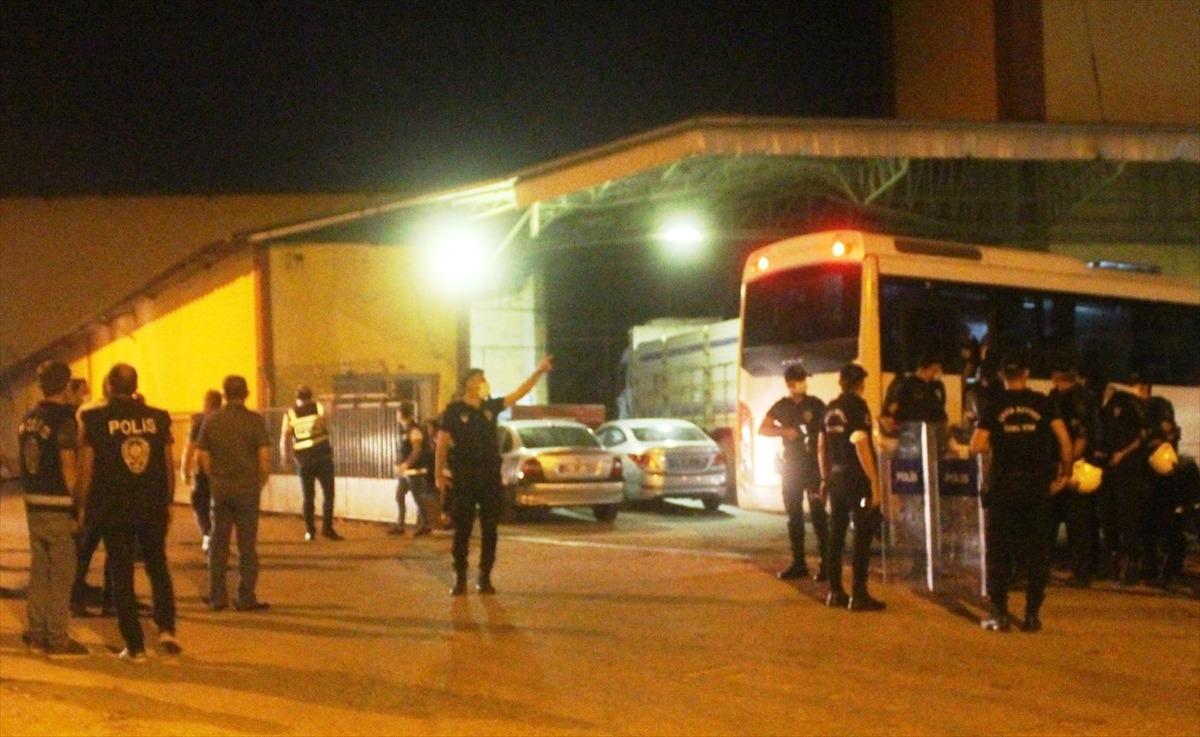 G&Uuml;NCELLEME - Kandıra'da devriye g&ouml;revi yapan polis ekibine saldıran 4 ş&uuml;pheli serbest bırakıldı