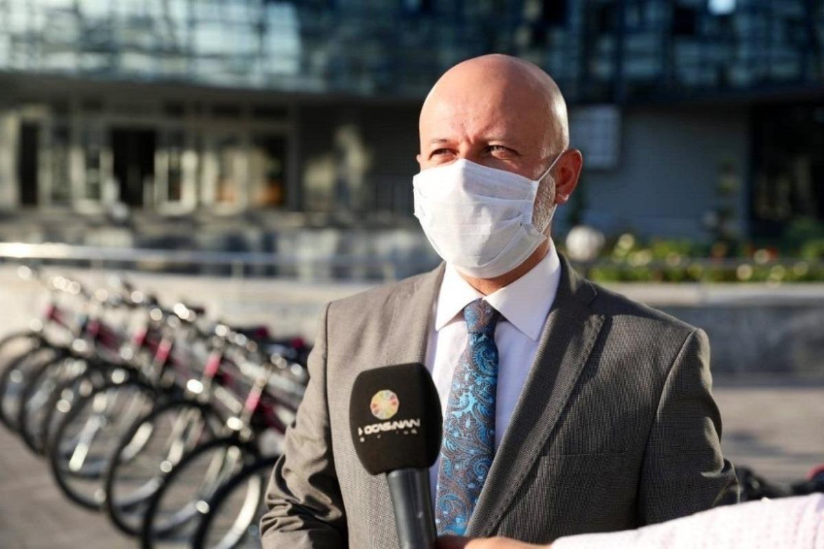 Başkan &Ccedil;olakbayrakdar, kahraman babalarını masal ile anlatan gen&ccedil;leri &ouml;d&uuml;llendirdi