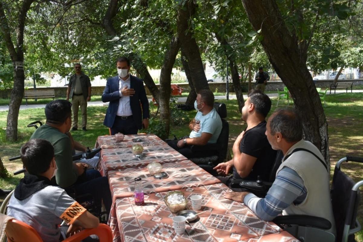 Başkan Geylani &ouml;zel insanlarla bir araya geldi