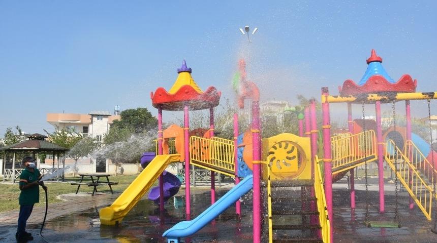 Ceyhan&rsquo;da parklar dezenfekte edildi