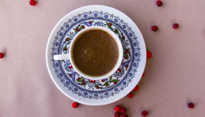 Kırk Yıl Hatır İçin Bol Köpüklü Türk Kahvesi Tarifi