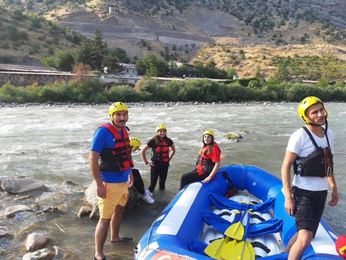 &Ccedil;ukurca Belediye Başkanı D&uuml;ndar rafting yaptı