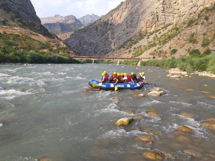 Çukurca Belediye Başkanı Dündar rafting yaptı G2