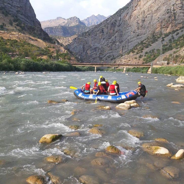Çukurca Belediye Başkanı Dündar rafting yaptı G3
