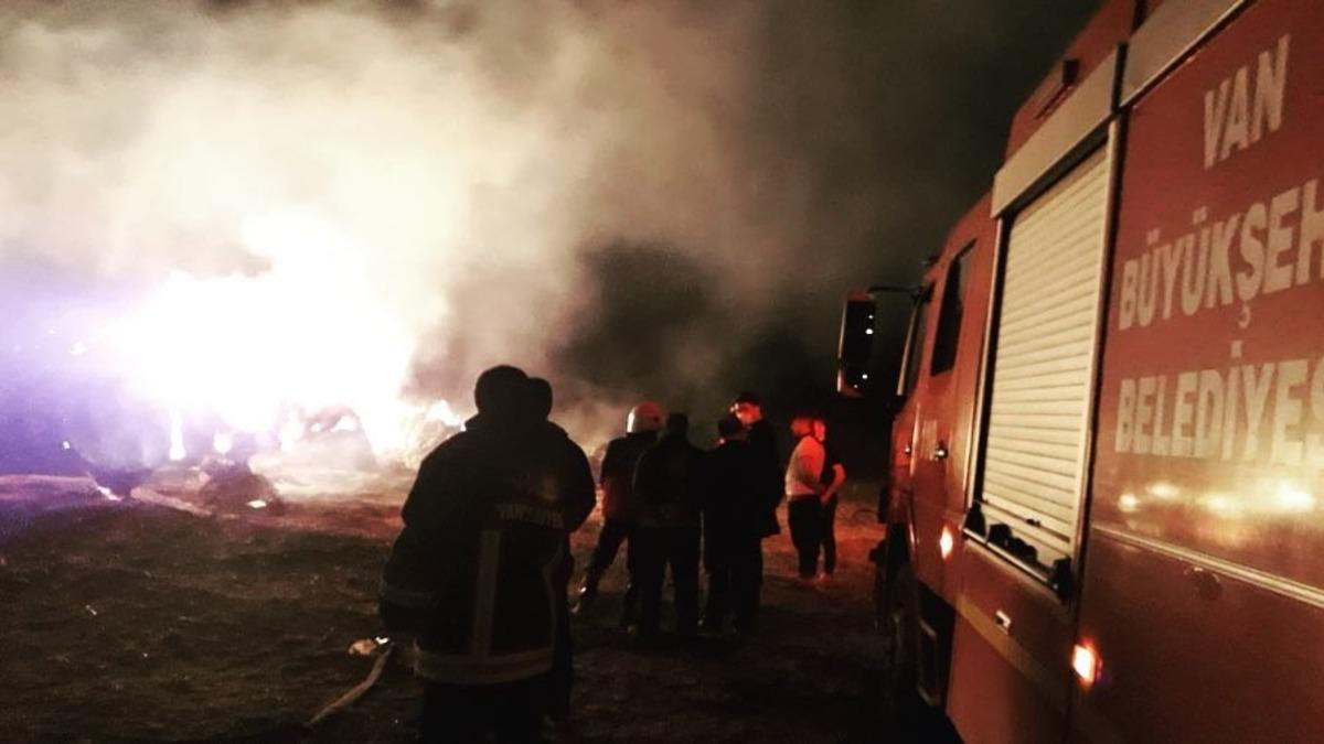 Gevaş&rsquo;ta 16 bin bağ ot yandı