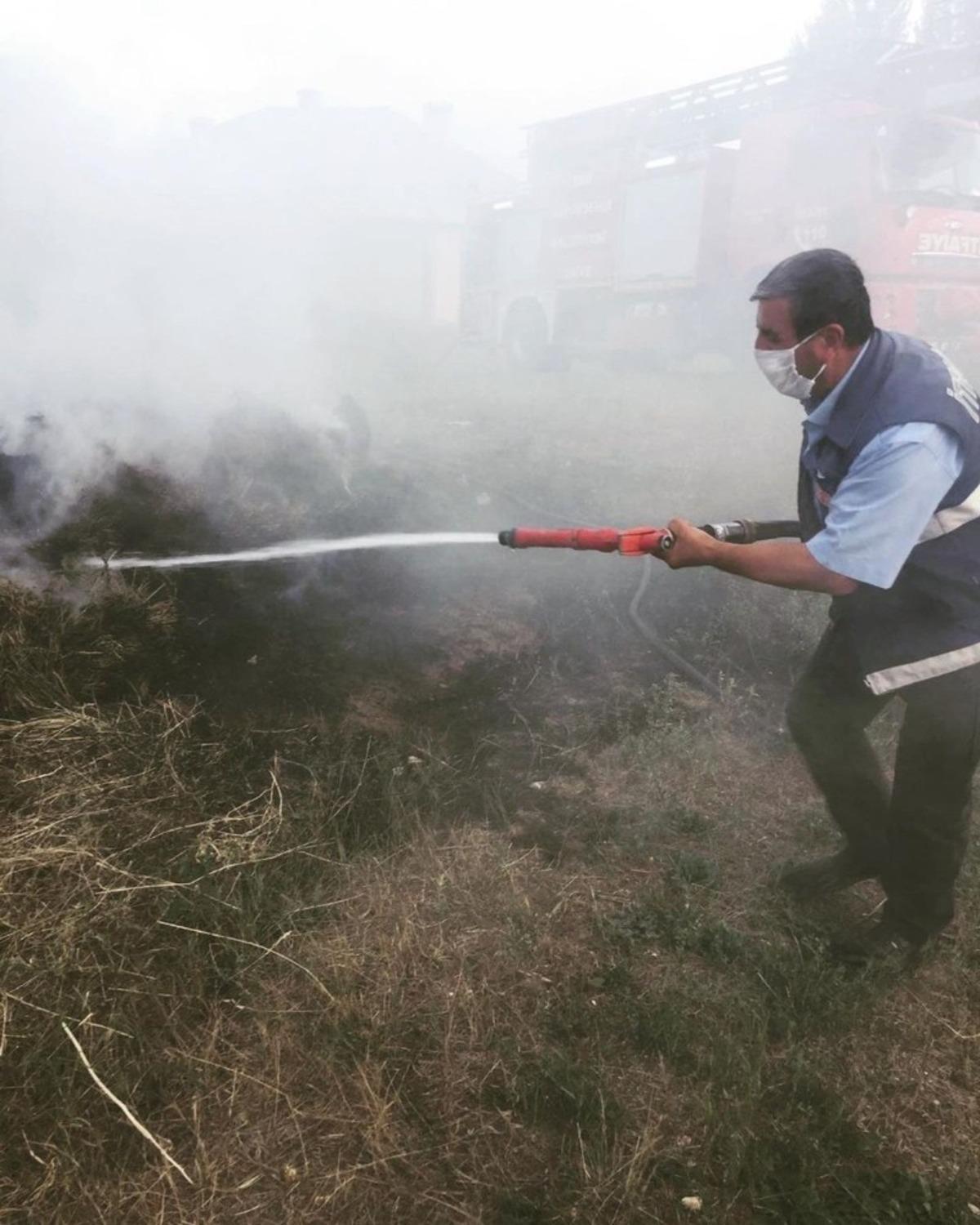 Başkale&rsquo;de ot yandı