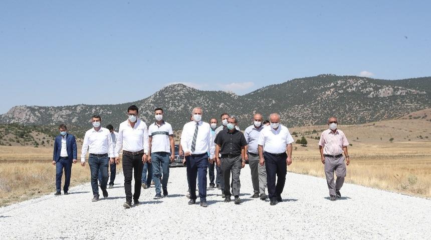 Başkan Zolan &Ccedil;ardak&rsquo;ta asfalt &ccedil;alışmalarını inceledi