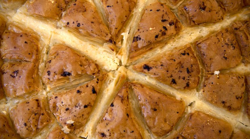 Adı Börek Kendisi Tatlı: Laz Böreği Tarifi