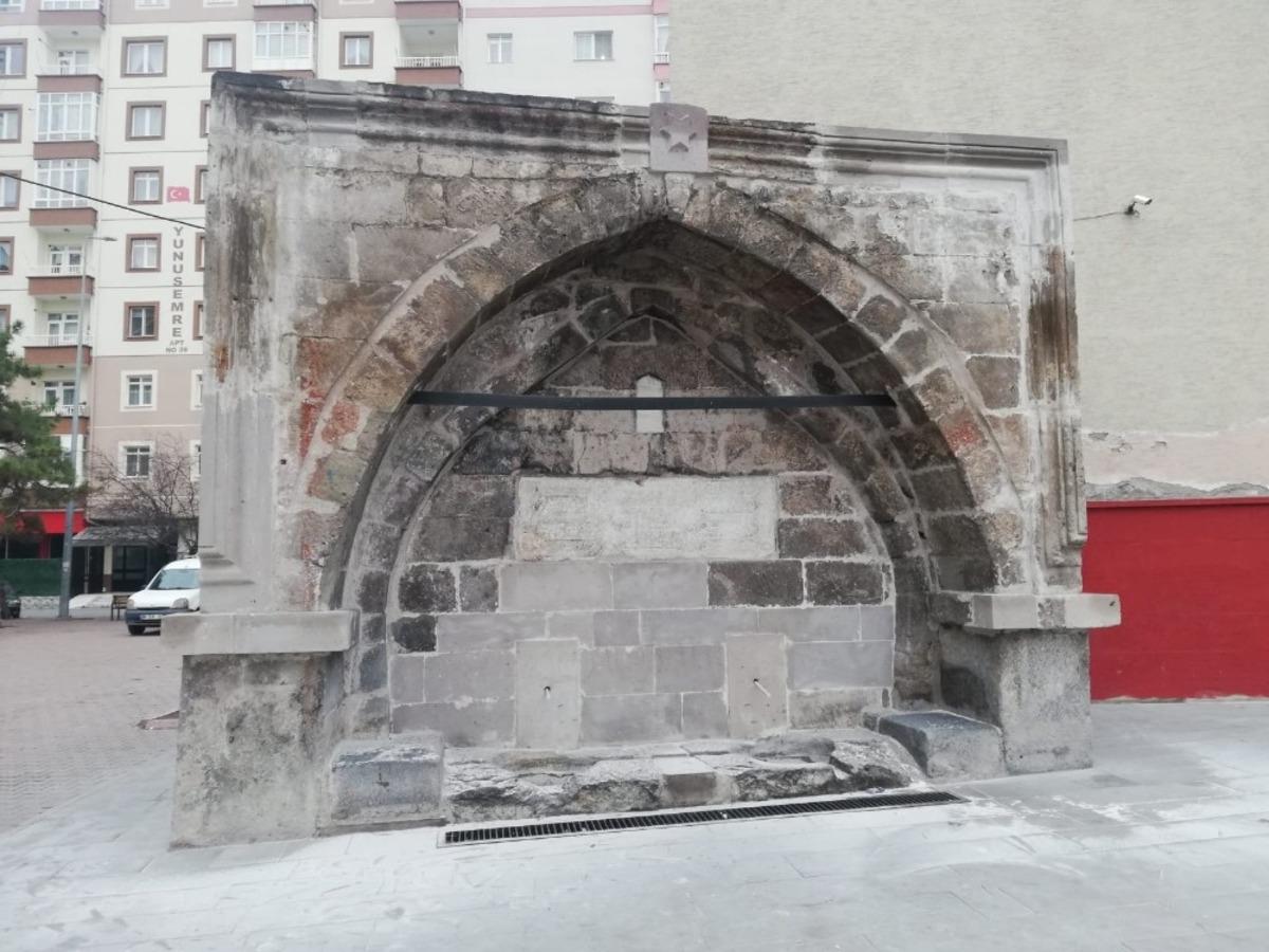 Melikgazi&rsquo;de g&ouml;r&uuml;nt&uuml; kirliliği oluşturan duvar yazıları silinecek