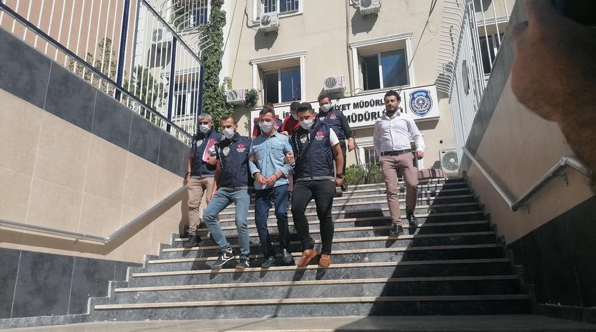 Kadıköy'de kadını darp eden 2 şüpheli yakalandı