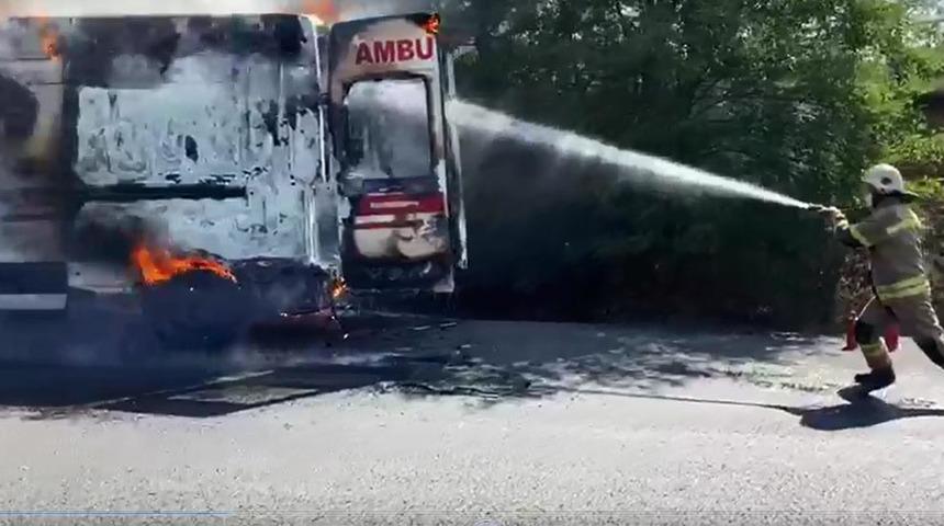 Hasta taşınan ambulans bir anda alev aldı