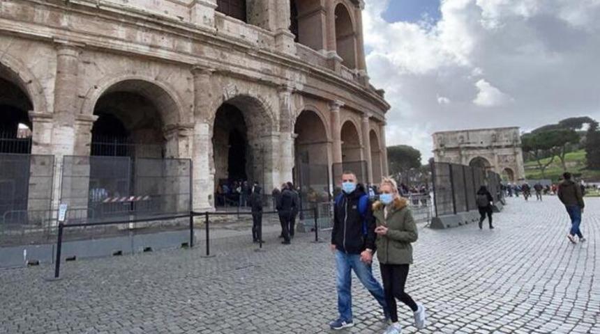 İtalya, Kovid-19 salgınında son 24 saatte 1326 vaka a&ccedil;ıkladı