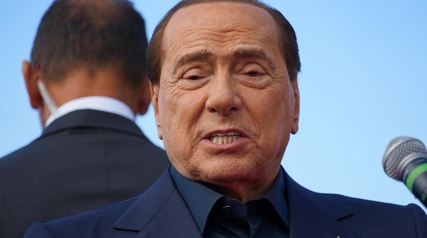 Eski İtalya Başbakanı Berlusconi koronavir&uuml;se yakalandı