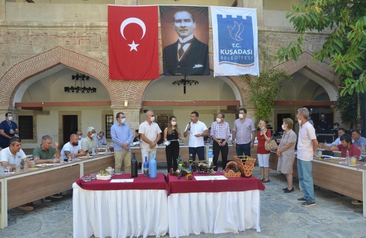 Kuşadası&rsquo;nda plastik ambalaj ve metal atıklar sanat eserine d&ouml;n&uuml;şt&uuml;