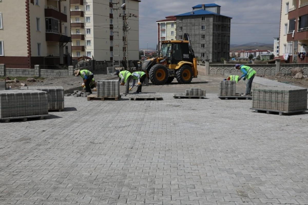 Kars&rsquo;ta yol ve kaldırım &ccedil;alışmaları s&uuml;r&uuml;yor