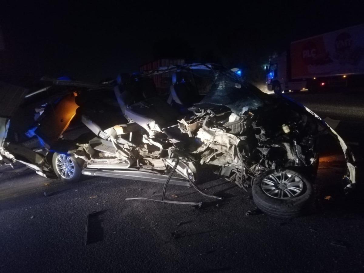 Kamyona &ccedil;arpan minib&uuml;s hurdaya d&ouml;nd&uuml;: 1 yaralı