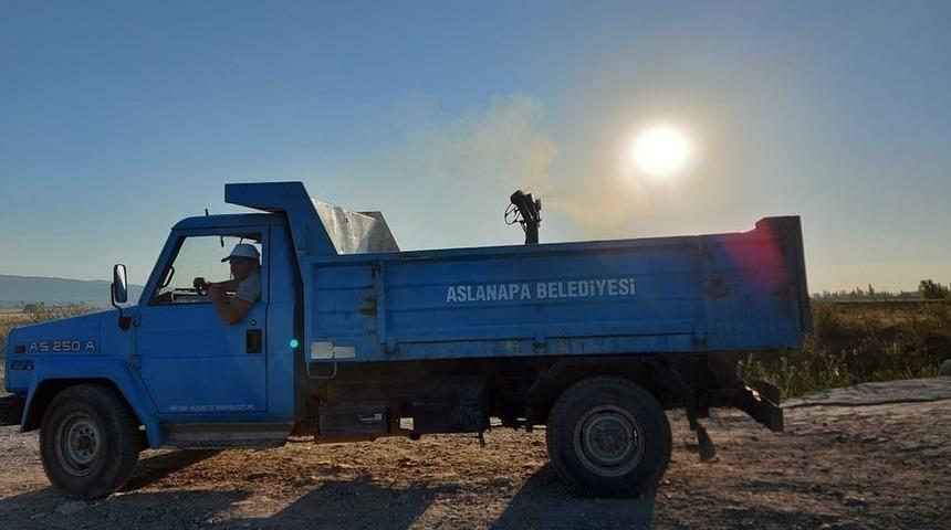 Aslanapa&rsquo;da haşere m&uuml;cadelesi