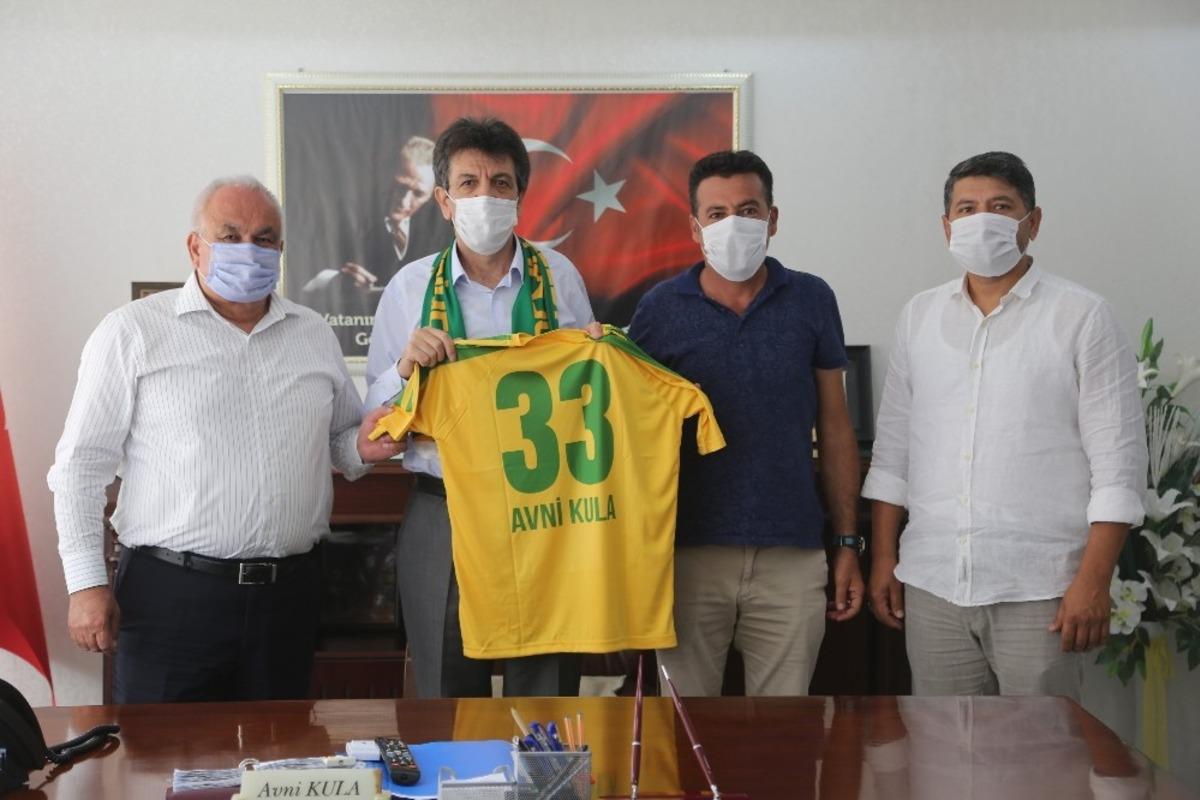 Başkan Tollu&rsquo;dan, il&ccedil;e protokol&uuml;ne forma ve atkı