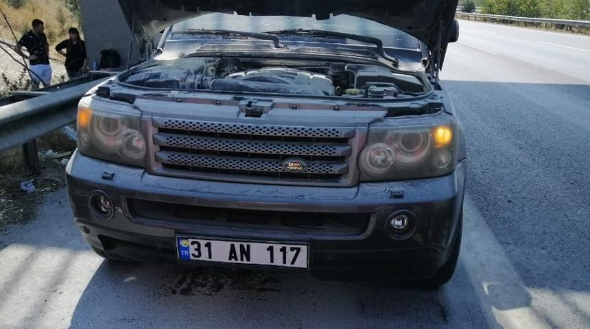 Seyir halindeki cip yandı