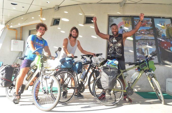 3 turist Türkiye’de dost oldu G2