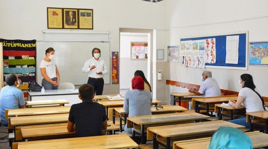 Okullarda Covid-19 &ccedil;alışmasında titizlik istendi