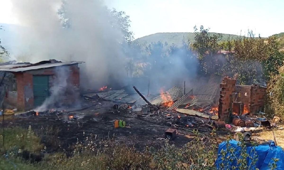 Bir ev b&ouml;yle k&uuml;le d&ouml;nd&uuml;