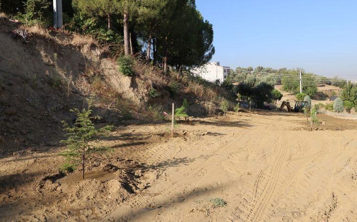 Turgutlu Belediyesi ekiplerinden yol ve ağaçlandırma çalışması G2