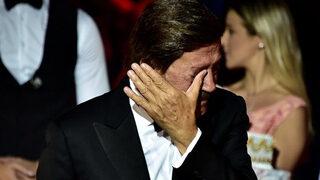 Selami Şahin sahnede gözyaşlarını tutamadı