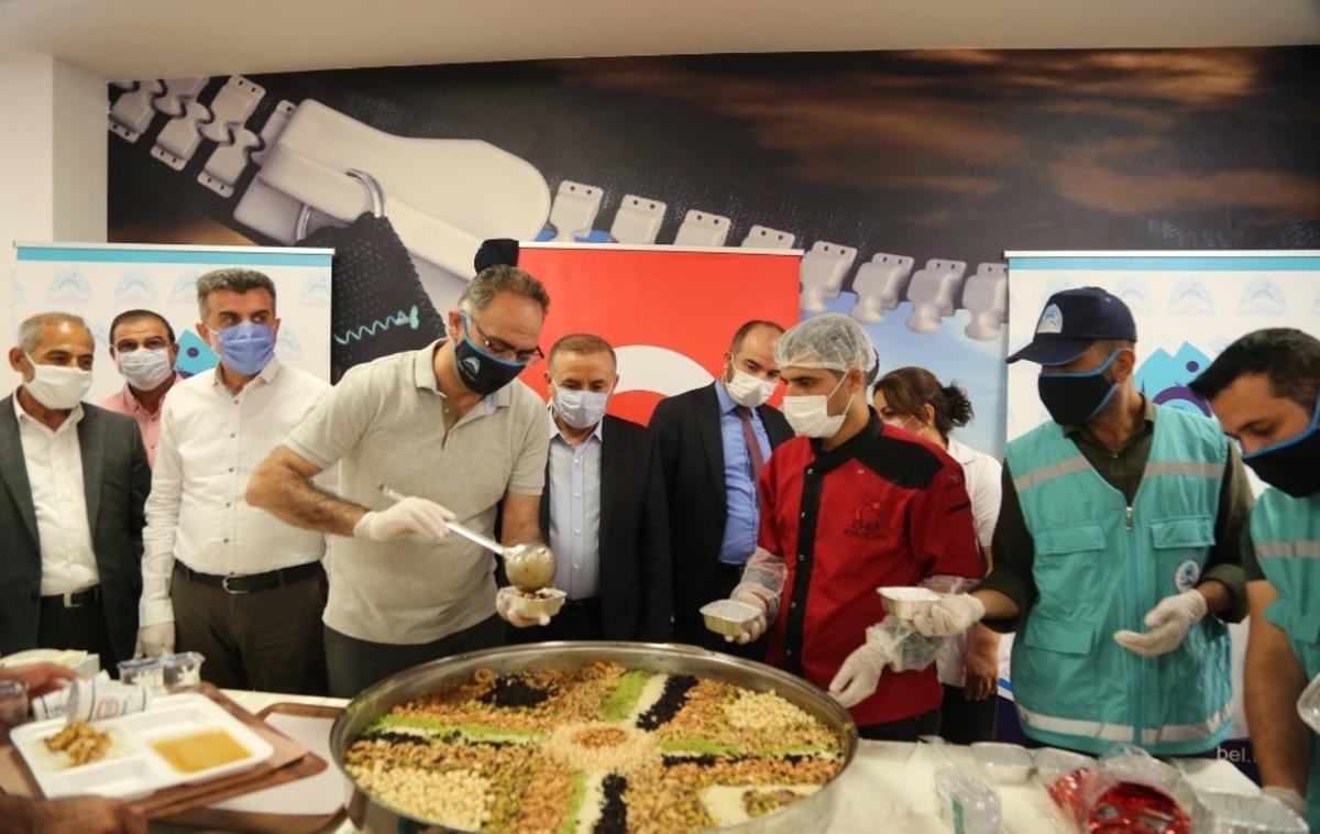 Sağlık &ccedil;alışanlarına aşure ikramı