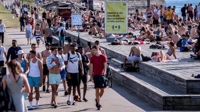 Ülkede hava sıcaklığının artmasıyla halktan sosyal mesafe uygulamasına özen gösterilmesi istendi.