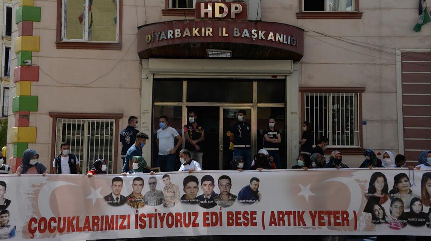 HDP &ouml;n&uuml;ndeki evlat n&ouml;betinde 1 yıl geride kaldı