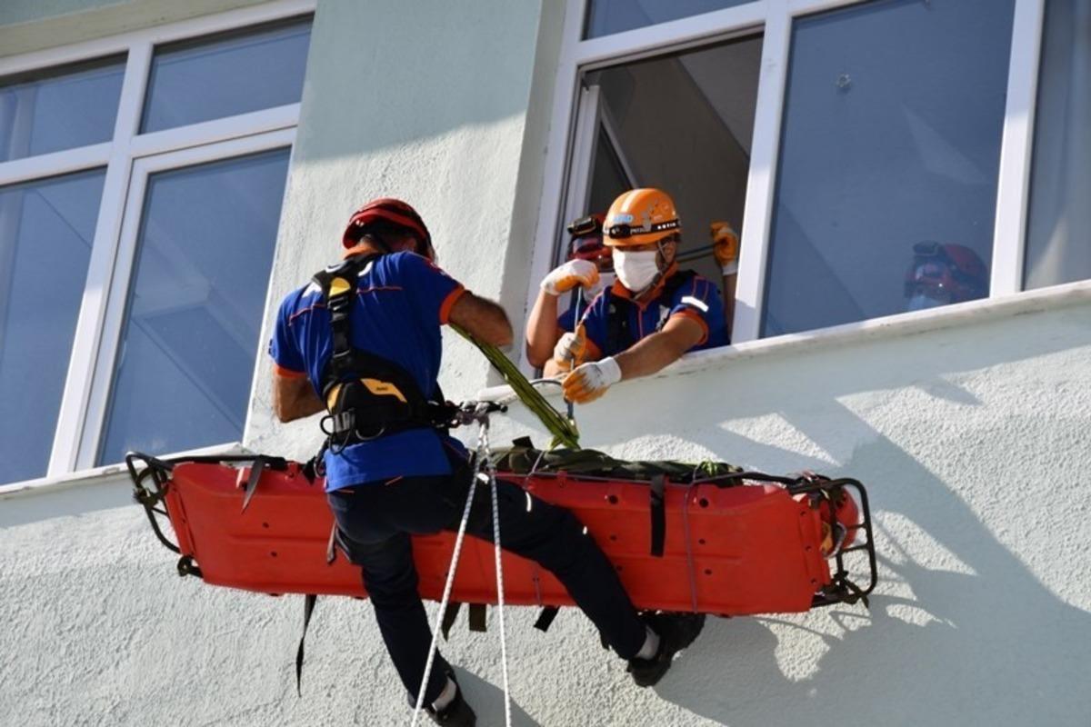 Karab&uuml;k&rsquo;te "habersiz deprem tatbikatı" ger&ccedil;ekleştirildi