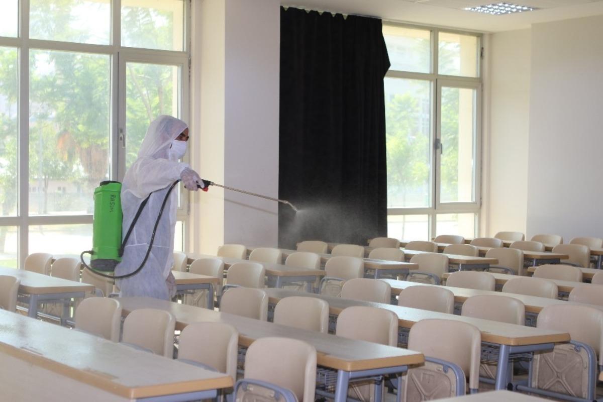 B&uuml;y&uuml;kşehir Belediyesinden KPSS &ouml;ncesi  okullara dezenfeksiyon