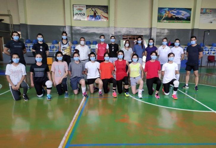 Van Büyükşehir Belediyesinin kadın voleybol takımı hazırlıklarına başladı G3