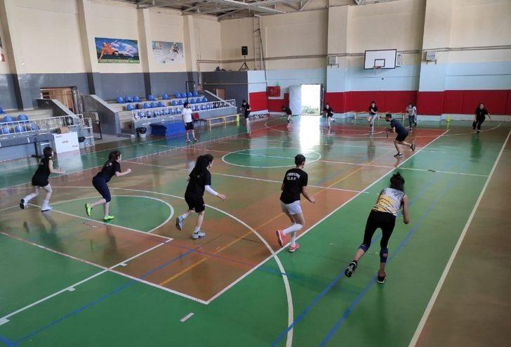 Van Büyükşehir Belediyesinin kadın voleybol takımı hazırlıklarına başladı G4